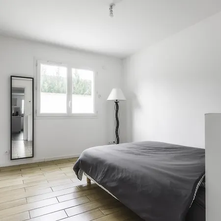 Appartement De 70 M2 Dans Maison Comptenporaine Charnecles Exterior photo