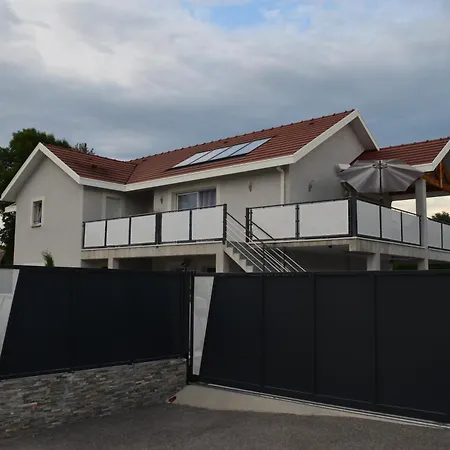 Appartement De 70 M2 Dans Maison Comptenporaine Charnecles Exterior photo
