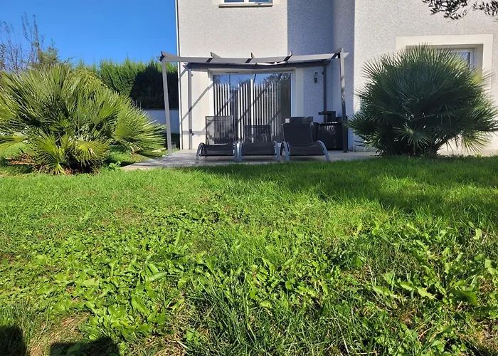 Appartement De 70 M2 Dans Maison Comptenporaine